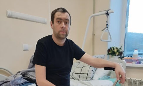 Сын привыкал неделю: «Вроде папа, а вроде не он...» У отца двоих детей случился инсульт