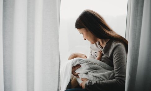 Максимальная выплата по беременности и родам в 2027 году превысит 1,1 млн рублей